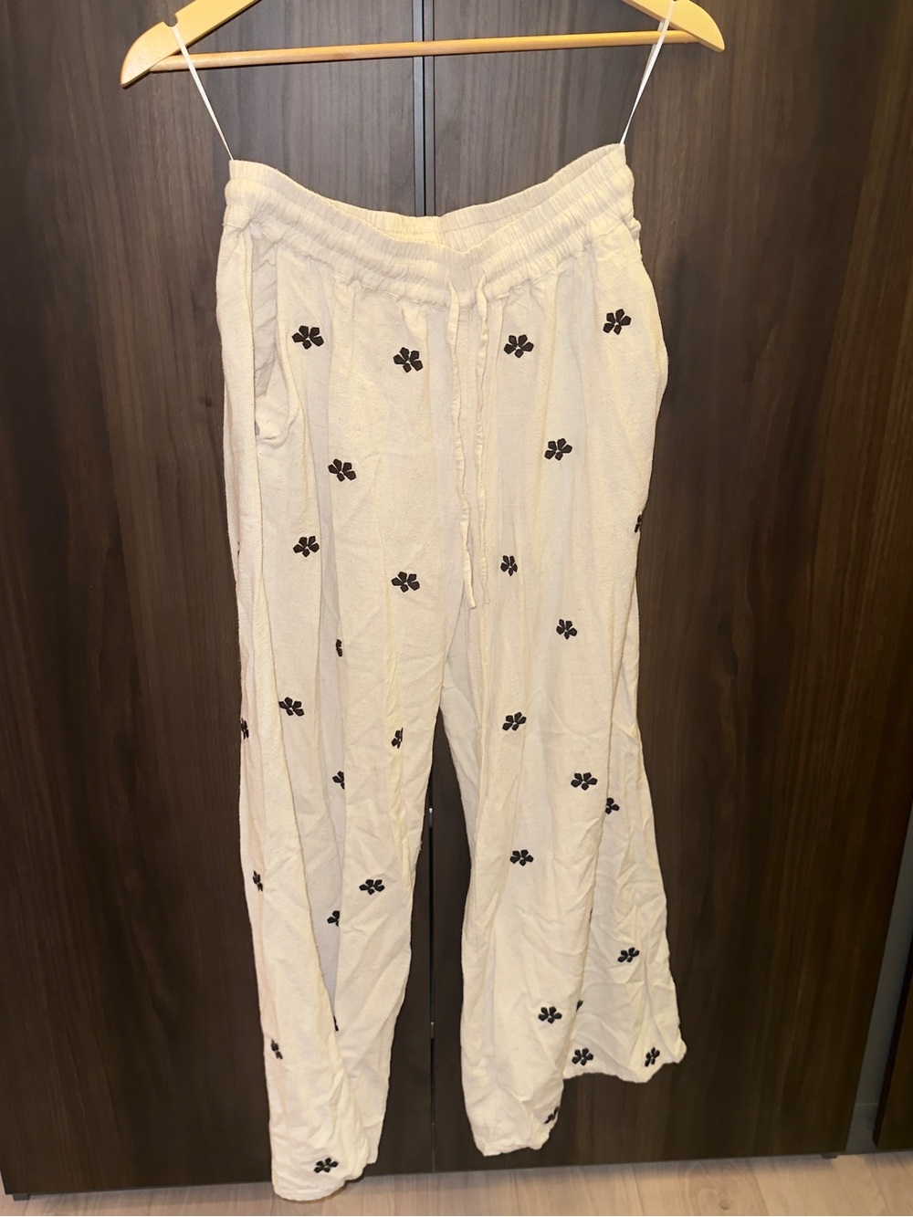 Iconos by Deborah Cores Embroidered Pants | Size Small